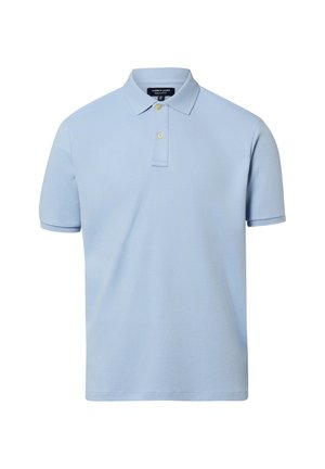 Polo bleu clair à manches courtes avec deux boutons beiges et un col, présenté sur un fond blanc uni.