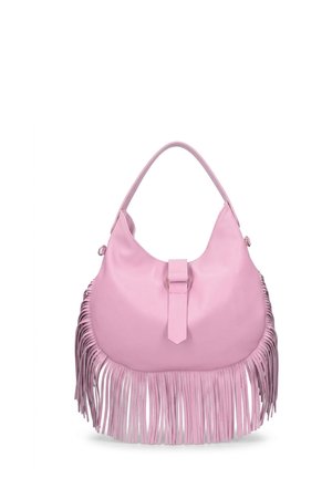 Borsa a tracolla in pelle rosa chiaro con lunghe frange lungo il bordo inferiore e una cinghia centrale con fibbia sul davanti.