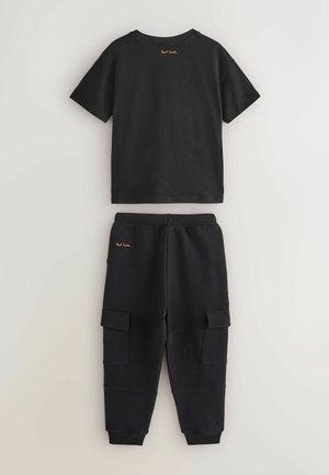 SET   - Jogginghose - black