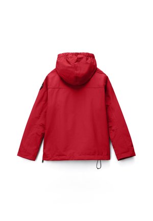 Punainen hupullinen takki, jossa pitkät hihat ja musta merkki vasemmassa ylävarressa, esitettynä takaa valkoisella taustalla.