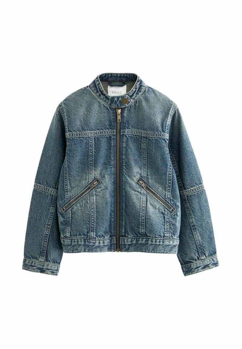 Világoskék farmerdzseki, elöl cipzárral, álló gallérral és két ferde cipzáras zsebbel. Klasszikus dizájnnal és texturált anyaggal rendelkezik.