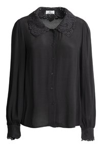 Blusa nera a maniche lunghe con colletto rifinito in pizzo. Presenta chiusura con bottoni e maniche plissettate con polsini scallopati. Tessuto morbido e leggero.