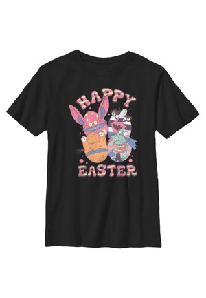 Czarna koszulka z kolorowym wzorem graficznym przedstawiającym postacie w stylu kreskówkowym oraz napisem "WESOŁYCH ŚWIĄT WIELKANOCNYCH" w pogrubionej, radosnej czcionce.