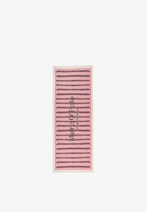Roze rechthoekige sjaal met zwarte horizontale strepen en de tekst "Marc O'Polo" verticaal gedrukt in het midden.