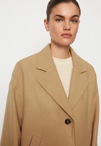 Marc O'Polo LAPEL COLLAR WELT POCKETS



 - Klassischer Mantel - salted caramel