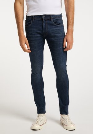 - Jeansy Slim Fit