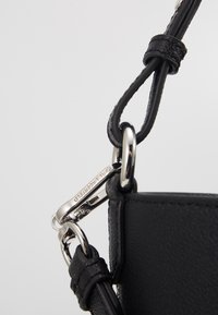 KARL LAGERFELD Handväska - black