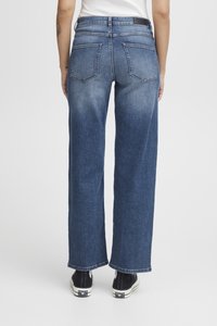 Laiad säärised denim teksad keskmise sinise pesuga. Omavad kahte tagakotti, õmmeldud detaile ja kerget pleekimist säärtes.