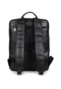 Zaino in pelle nera con spallacci imbottiti, manico superiore e scomparto con cerniera. Presenta una superficie texturizzata e hardware a contrasto.