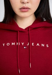 Tommy Jeans LINEAR HOODIE - Felpa - regatta red