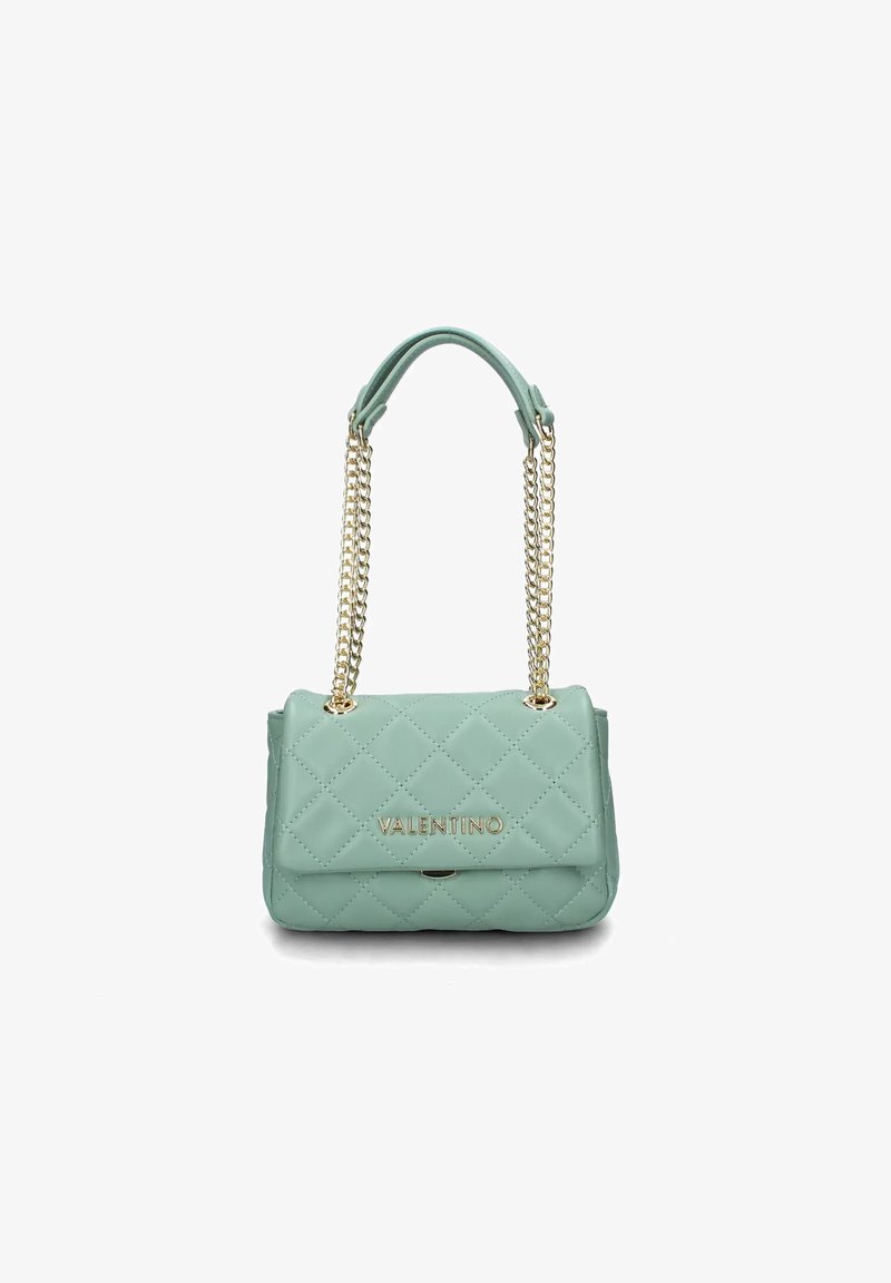 Borsa a tracolla in pelle verde menta trapuntata con catene dorate e dettagli con logo. Forma rettangolare con chiusura a pattina e texture liscia.