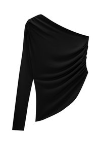 Zwarte top met één schouder, gemaakt van een zachte stof, heeft gedrapeerde details en een strak aangesloten lange mouw, waardoor een gestructureerd silhouet ontstaat.