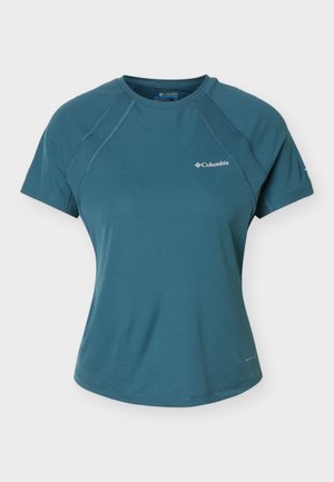 Maglietta sportiva verde acqua a maniche corte con scollo rotondo, logo Columbia sul petto, tessuto strutturato e cuciture a manica raglan.