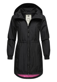 Cappotto impermeabile nero con chiusura con zip, cappuccio regolabile, polsini elasticizzati e vita con cordoncino. Foderato in tessuto a rete rosa.