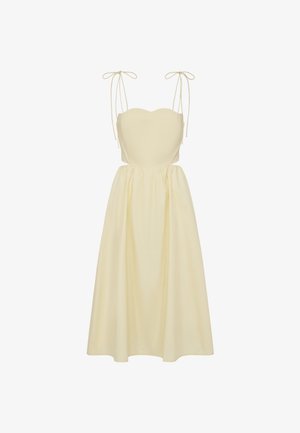 Ärmelloses, blassgelbes Midi-Kleid mit tailliertem Oberteil, gewelltem Ausschnitt, geraffter Taille und dünnen Schulterriemen.