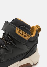 Geox FLEXYPER PLUS BOY - Botines con cordones - black/dark yellow