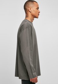 Urban Classics OVERSIZED DISTRESSED LONGSLEEVE - Langærmet T-shirt - darkshadow