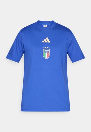 Modré tričko s krátkym rukávom vyrobené z bavlny. Má okrúhly výstrih, zlaté logo adidas a futbalový odznak s talianskou vlajkou a štyrmi hviezdami.