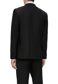 Schwarze Anzugjacke mit glatter Textur, strukturiertem Design, Schlitze hinten und Knopfdetails an den Ärmelabschlüssen. Maßgeschneiderte Passform.