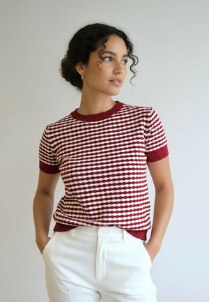 - T-shirt z nadrukiem