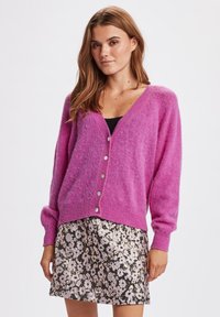Nümph RIETTE V-NECK - Jopica - vibrant orchid