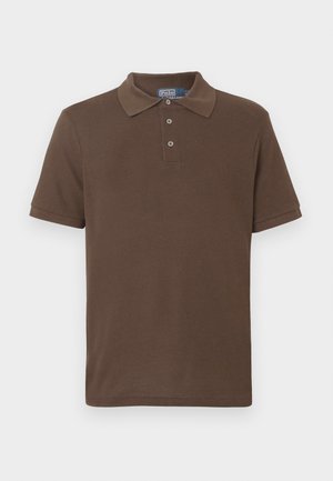 Bruine poloshirt gemaakt van gestructureerde stof, met een kraag, knoopsluiting met drie knopen en korte mouwen. Eenvoudig ontwerp, zonder patronen of accenten.