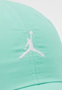 Jordan CLUB JUMPMAN - Cappellino - emerald rise/white
