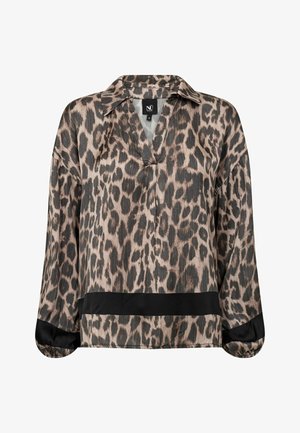 Bluza z leopardjim vzorcem iz mehke tkanine, z izrezanim ovratnikom, dolgimi rokavi z črnimi poudarki in sproščenim krojem. Struktura po celotni dolžini.