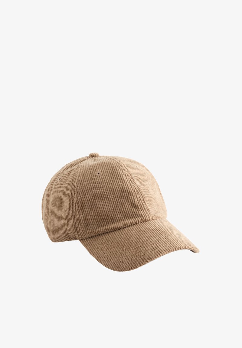 Casquette de baseball en velours côtelé beige avec une visière incurvée et des œillets de ventilation sur le dessus, isolée sur un fond blanc.
