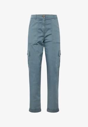 Pantalones cargo azul claro con cierre de botón, bolsillos frontales y laterales, puños enrollados y diseño de pierna recta. Tela de algodón, estilo casual.