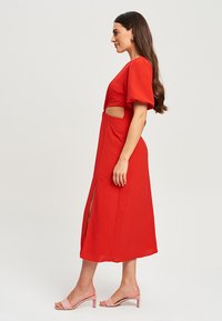 SÁVEL BRIELLA MIDI - Dienas kleita - red