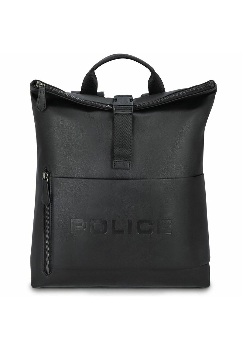 Schwarzer synthetischer Rucksack mit glatter Oberfläche, ausgestattet mit einer Frontreißverschlusstasche, einem Tragegriff und einem eingeprägten "POLICE"-Logo auf der Vorderseite.