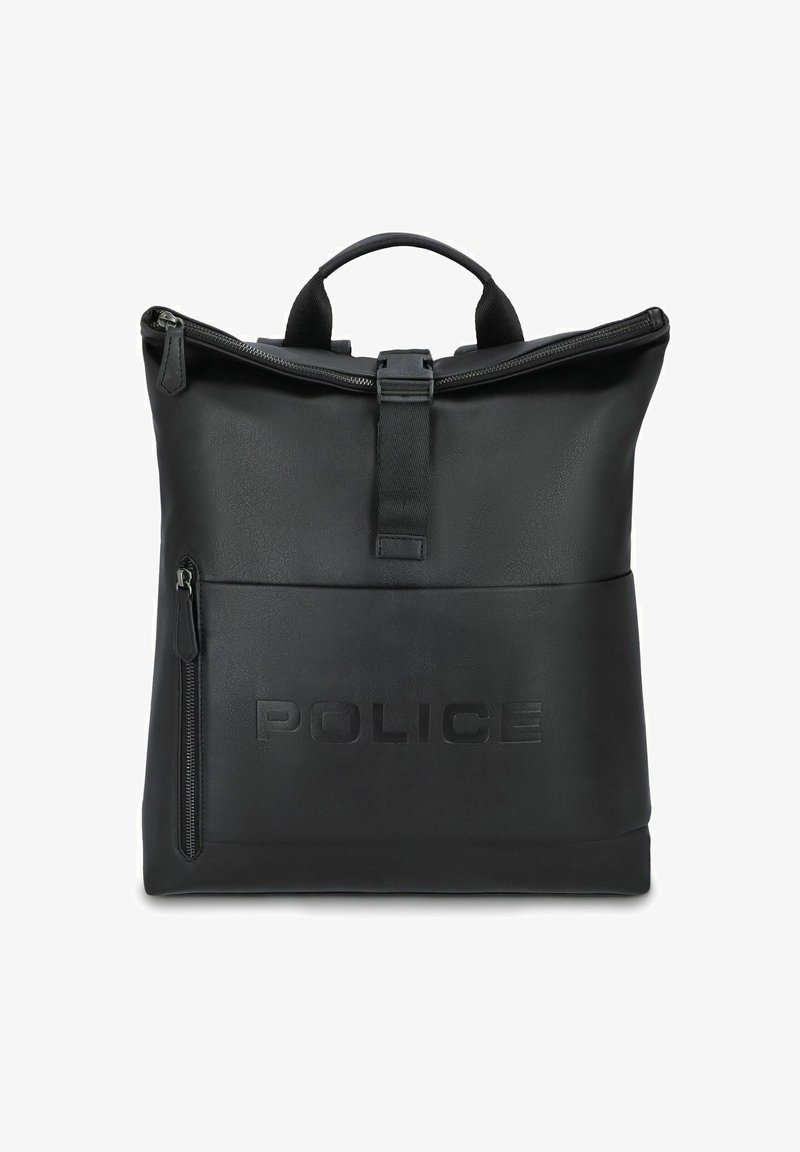 Zaino sintetico nero con texture liscia, dotato di tasca frontale con zip, manico per il trasporto e logo "POLICE" impresso sul davanti.