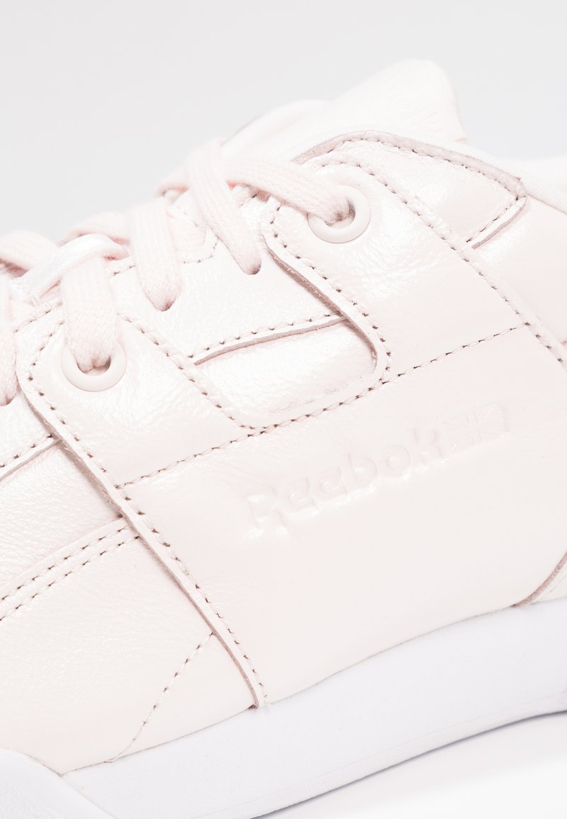 Reebok Classic W/O LO PLUS IRIDESCENT - Zapatillas - pink/white/rosa - Zalando.es