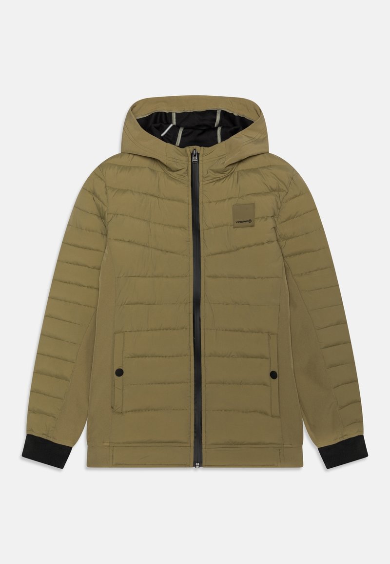 Veste matelassée vert olive avec fermeture éclair noire, capuche, deux poches avant avec boutons noirs, et doublure intérieure noire aux poignets et à la capuche.