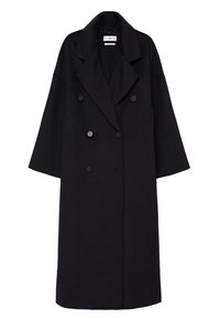 Abrigo de mezcla de lana negro con cuello chal, delantero de doble botonadura, mangas cortas y anchas, y una textura suave.