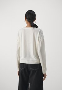 DRYKORN CESIDIE - Topper langermet - off white