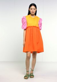 Brogger EXCLUSIVE ADA DRESS - Freizeitkleid - orange