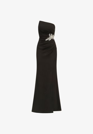 Robe de soirée noire à une épaule avec une silhouette ajustée, ornée d'une embellissement floral en cristal argenté à la taille.