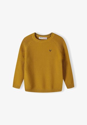 Jersey de punto color mostaza con cuello redondo, puños y bajo acanalados, y un pequeño logo bordado oscuro en el pecho.