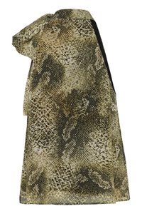 Gyvatės rašto audinys žemiškų rudos ir žalios spalvų tonų, su krentamu dizainu ir atvira šone, demonstruojantis tekstūruotas žvynus.