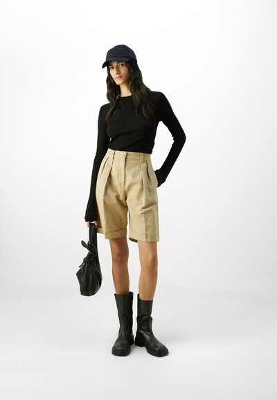 ASPESI BERMUDA - Pantaloni scurți - coloniale/colonial beige
