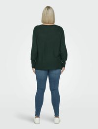 ONLY Carmakoma CARAIDA - Jersey de punto - scarab