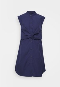 Robe bleu marine sans manches à boutons avec col mandarin et détail torsadé à la taille, présentée sur un fond blanc uni.