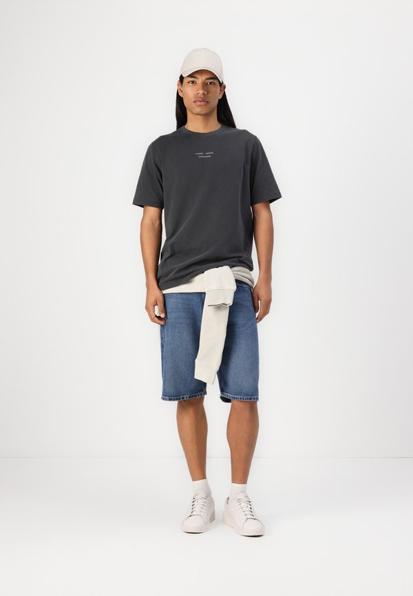 MARCUS - Basic T-shirt3