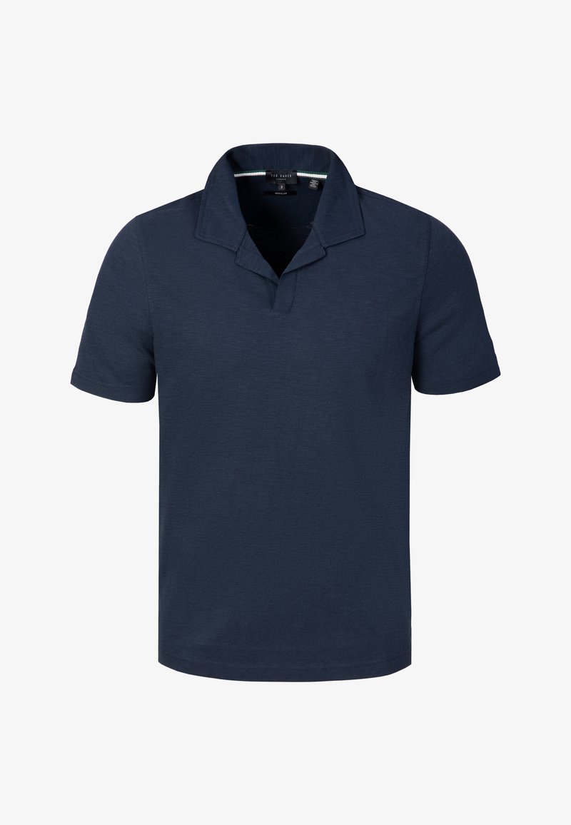 Polo azul marino de manga corta con cuello abierto y ajuste casual, presentado sobre fondo blanco.