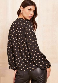 Friends Like These RUFFLE DETAIL LONG SLEEVE  -REGULAR FIT - Palaidinė - black