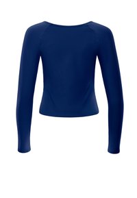 Duge rukave tamnoplava uska majica s okruglim izrezom, prikazana s leđa na bijeloj pozadini.