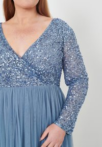 BEAUUT EMBELLISHED SEQUINS MIDI  - Festklänning - powder blue