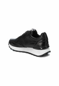 XTI Zapatillas - black